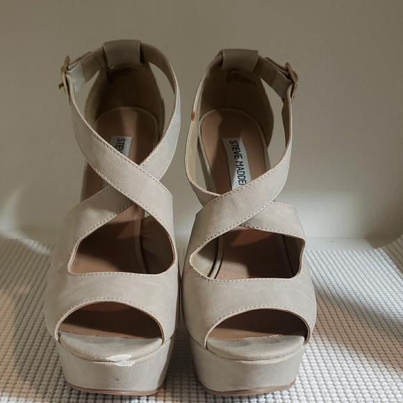 Steve Madden Tan Platform Sandals with Crisscross Straps - Picture 1 of 5